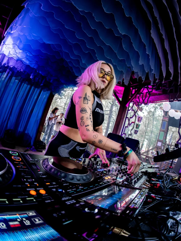 jcodymedia-2025-8-7-wenzday-elements-festival-edited-10