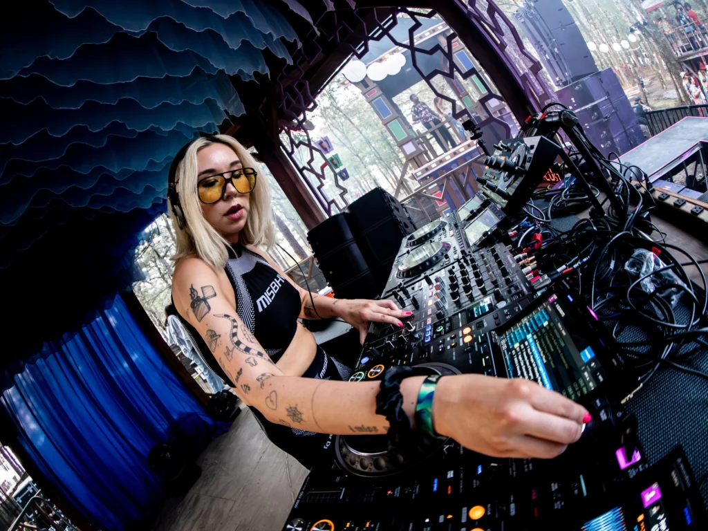 jcodymedia-2025-8-7-wenzday-elements-festival-edited-16